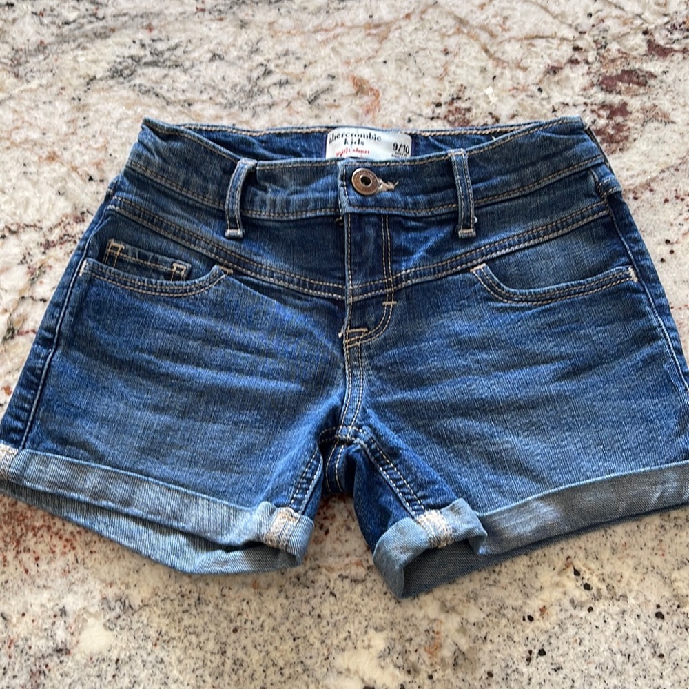 Abercrombie Kids girl’s midi shorts